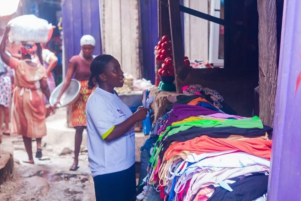 Reaching a trader at a clothing stall
